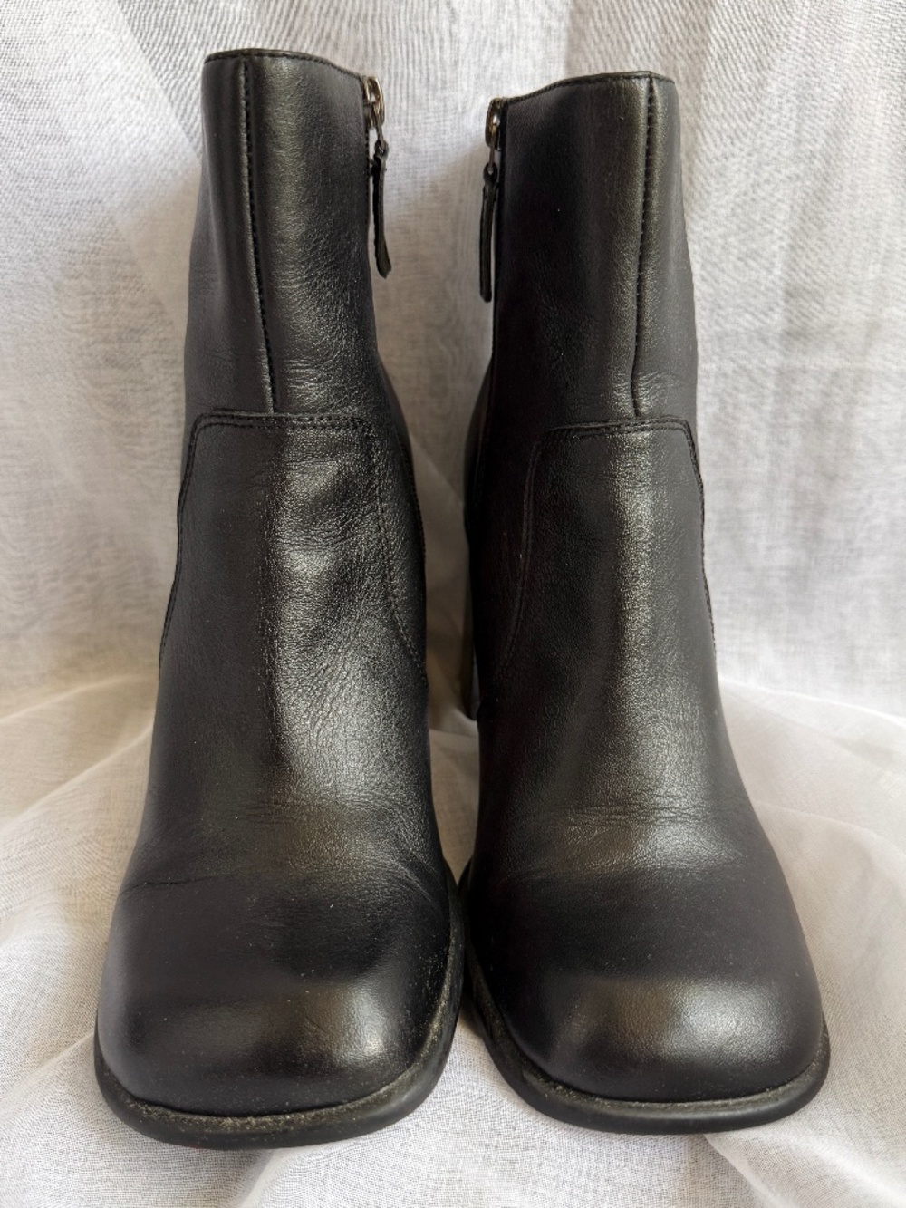 Tommy Hilfiger 'Julie' Ankle Boots Womens 7.5‎ M Black Leather Zip Gold Buckles
